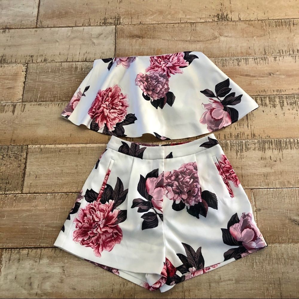 C/MEO Collective white floral shorts set XS, M